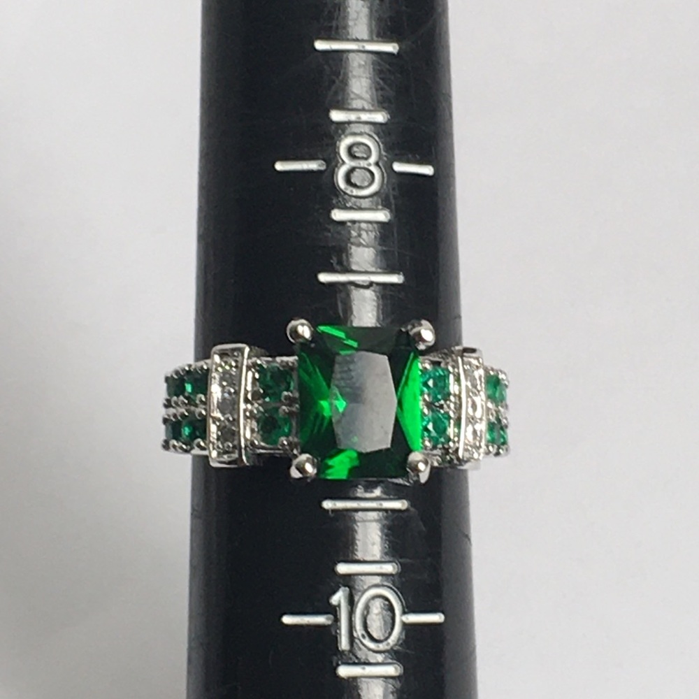 NEW WOMENS RING SIZE 9 - Picture 3 of 13